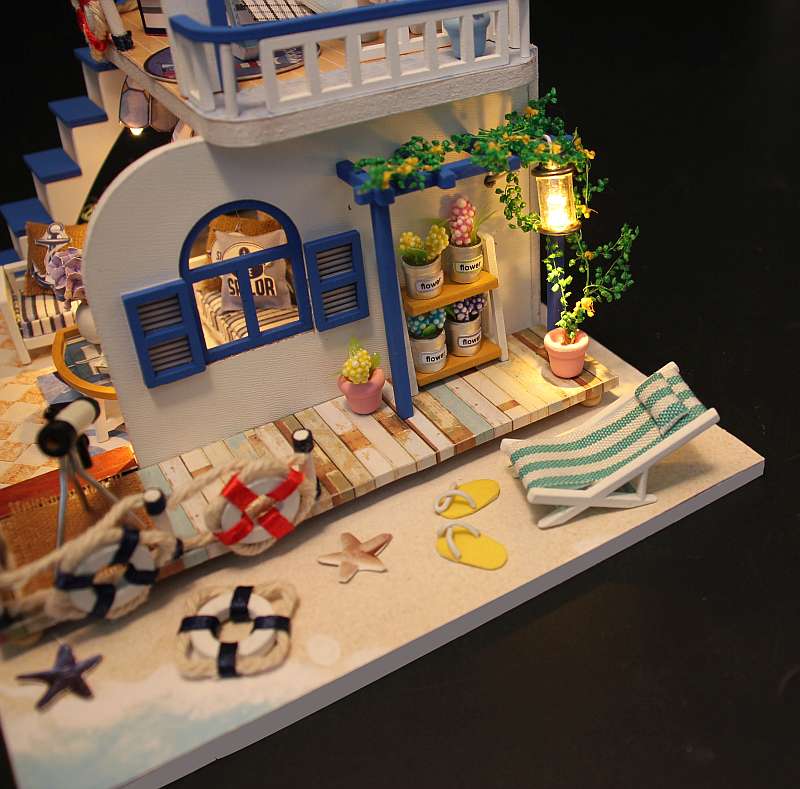 DIY M032 'Blue Coast‘ Wooden Kids Toy Miniature Doll House w/ LEDs and Dust Proof Cover