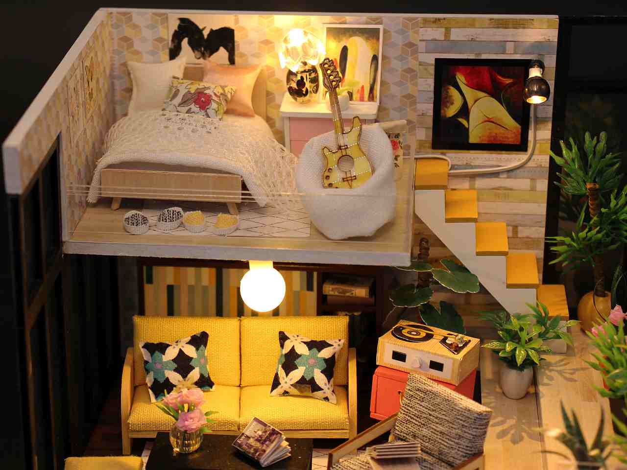 DIY M031 ’Cynthia's Holiday‘ Wooden Miniature Dollhouse w/ LED Lights and Dust Proof Cover Assemble Dollhouse