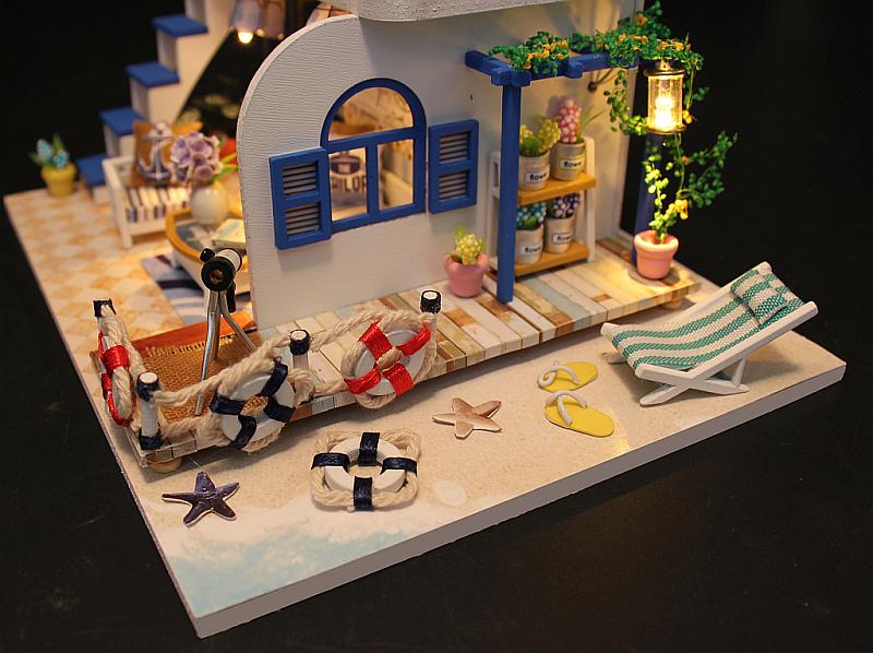 DIY M032 'Blue Coast‘ Wooden Kids Toy Miniature Doll House w/ LEDs and Dust Proof Cover